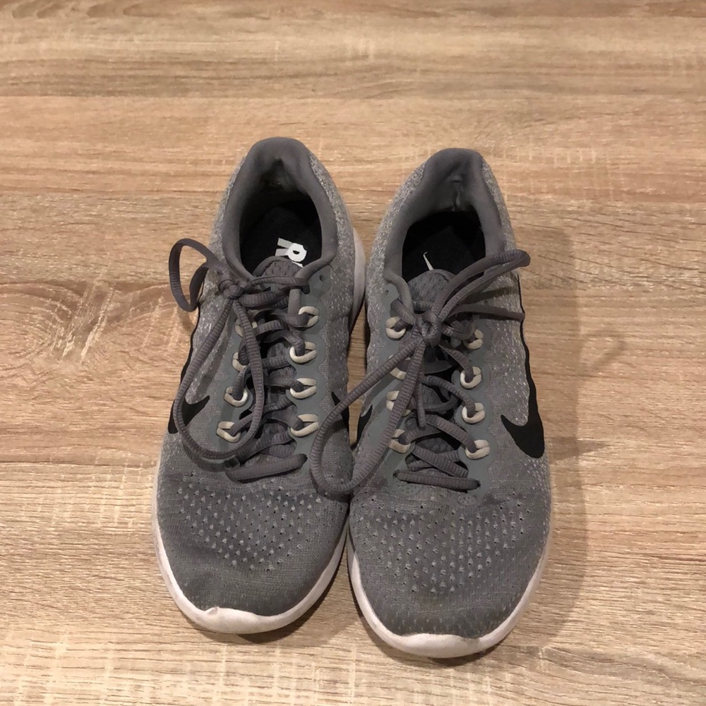 Nike tennis shoes